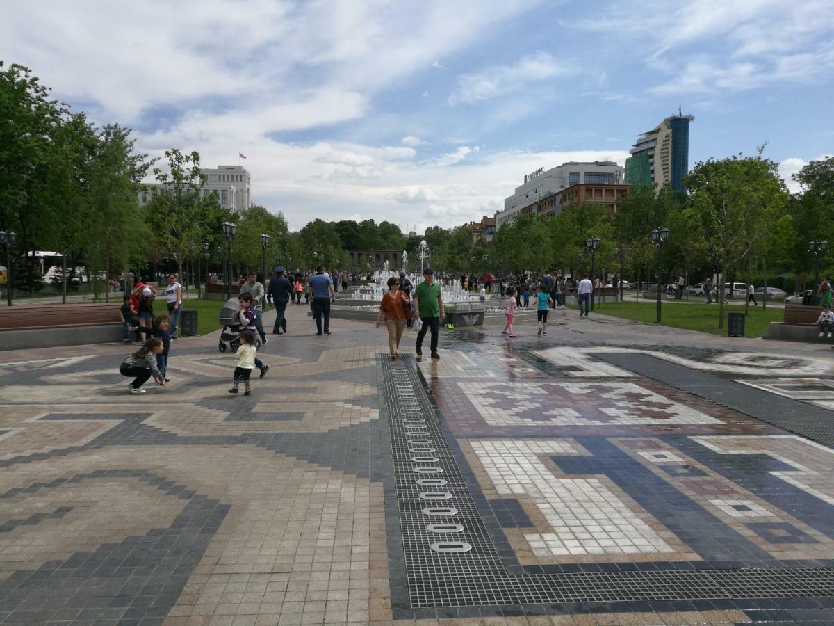 Апартаменты #1 в центре города Ереван Экстерьер фото